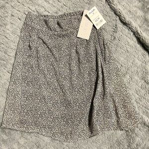 NWT women’s x-small mid-thigh skirt